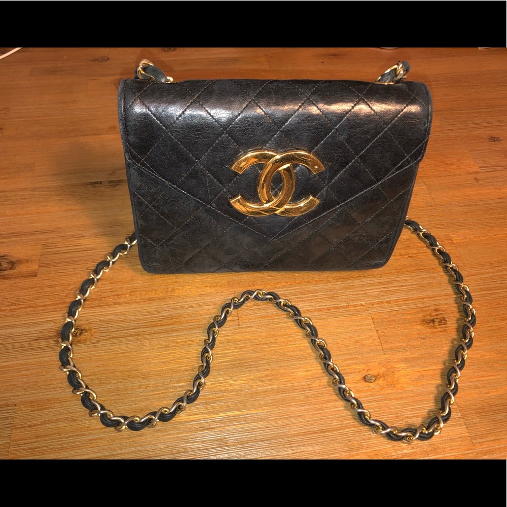 Vintage CHANEL Lambskin Crossbody Black Bag